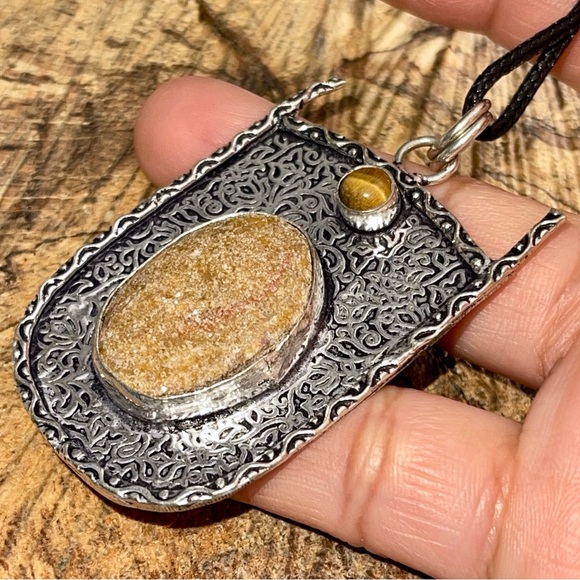 Tiger Eye & Aventurine Pendant 2 1/4” - Picture 4 of 10